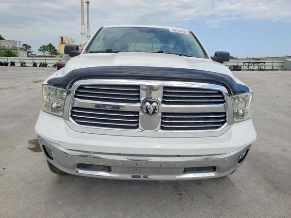 2017 RAM 1500 SLT CREW CAB 4X2