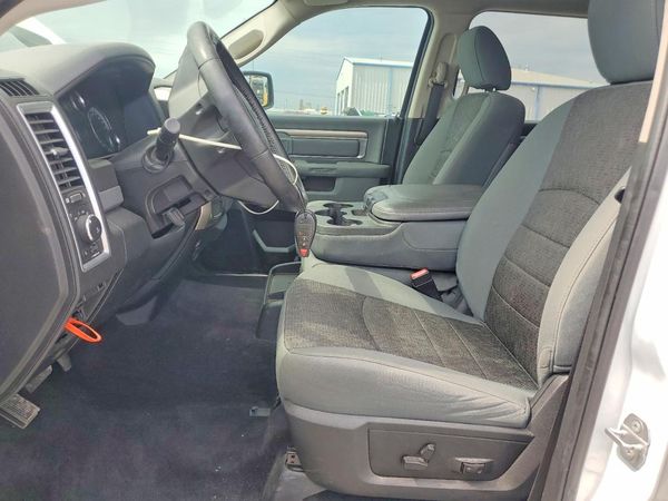 2017 RAM 1500 SLT CREW CAB 4X2