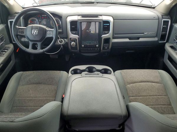 2017 RAM 1500 SLT CREW CAB 4X2