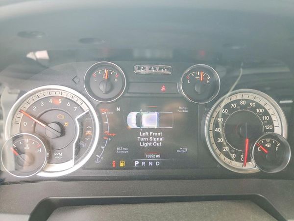 2017 RAM 1500 SLT CREW CAB 4X2
