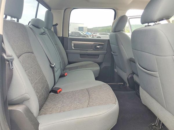 2017 RAM 1500 SLT CREW CAB 4X2