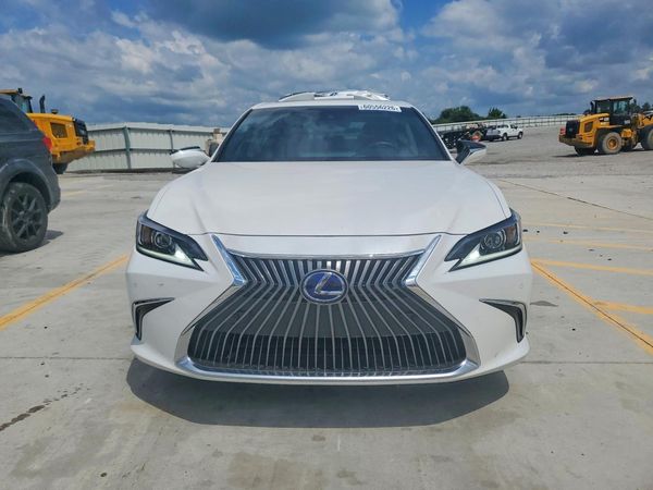 2020 LEXUS ES 300h Premium
