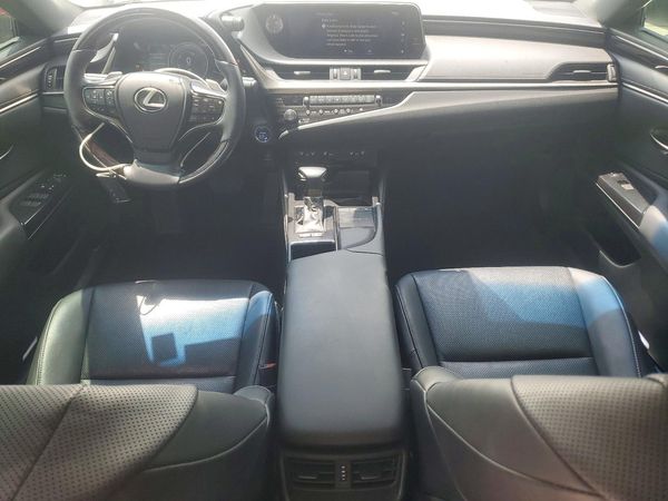 2020 LEXUS ES 300h Premium