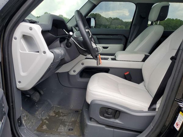 2025 LAND ROVER DEFENDER 110 X-Dynamic SE