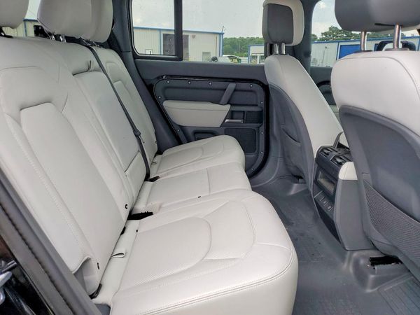 2025 LAND ROVER DEFENDER 110 X-Dynamic SE
