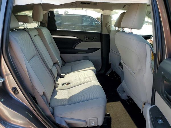 2019 TOYOTA HIGHLANDER LE