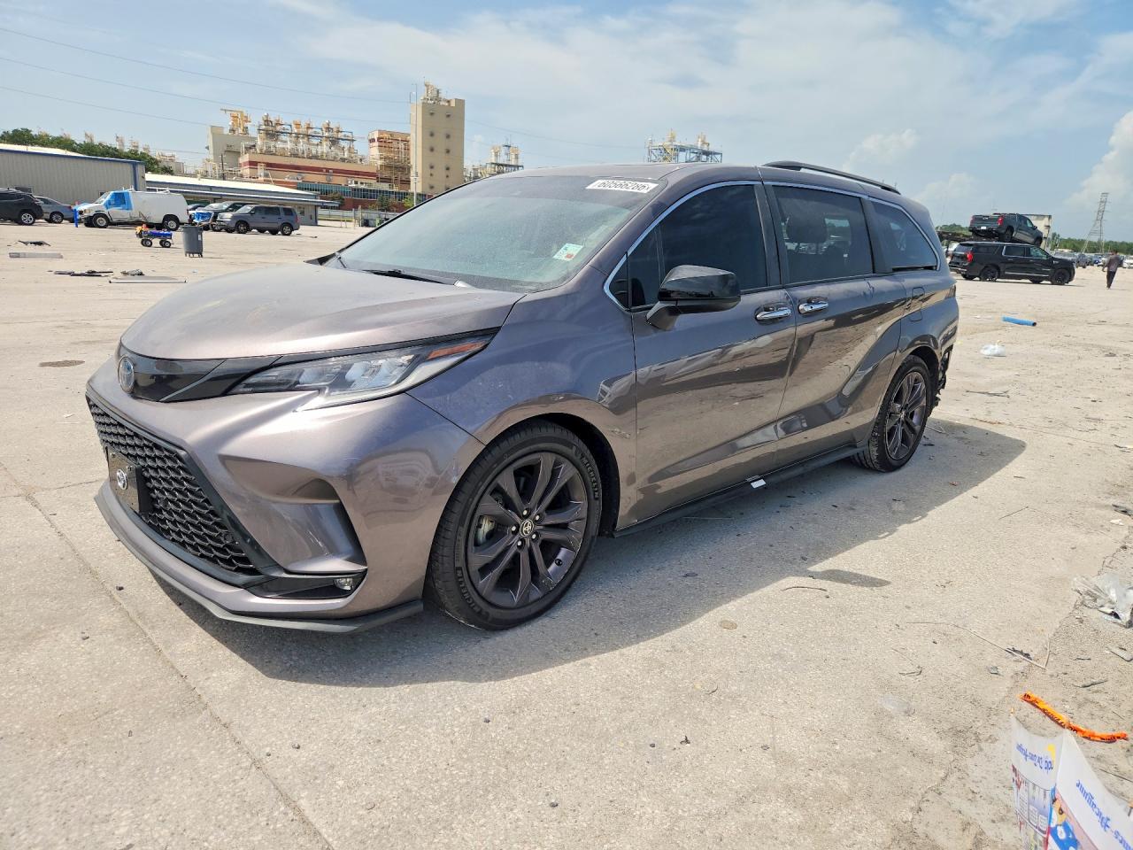 2022 TOYOTA SIENNA XSE