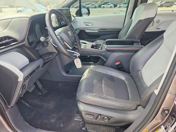 2022 TOYOTA SIENNA XSE