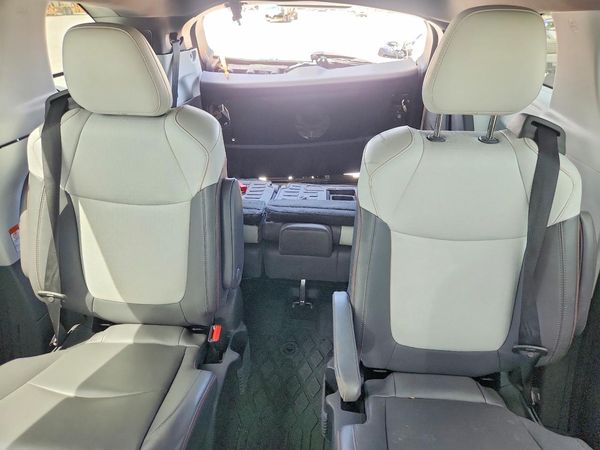 2022 TOYOTA SIENNA XSE
