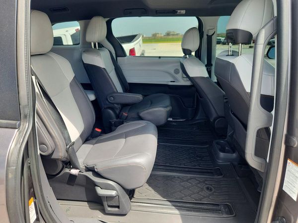 2022 TOYOTA SIENNA XSE
