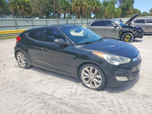 2013 HYUNDAI VELOSTER — Passenger 3/4