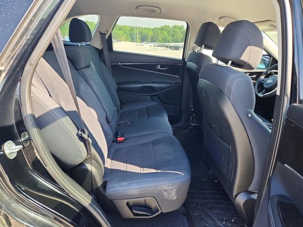 2017 KIA SORENTO L, LX