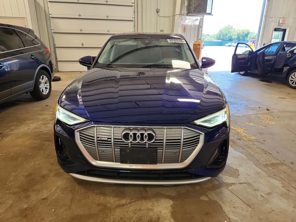 2022 AUDI E-TRON quattro Premium