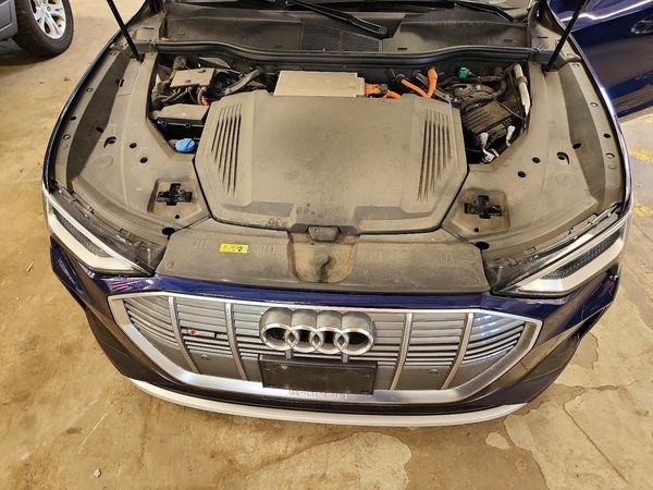 2022 AUDI E-TRON quattro Premium
