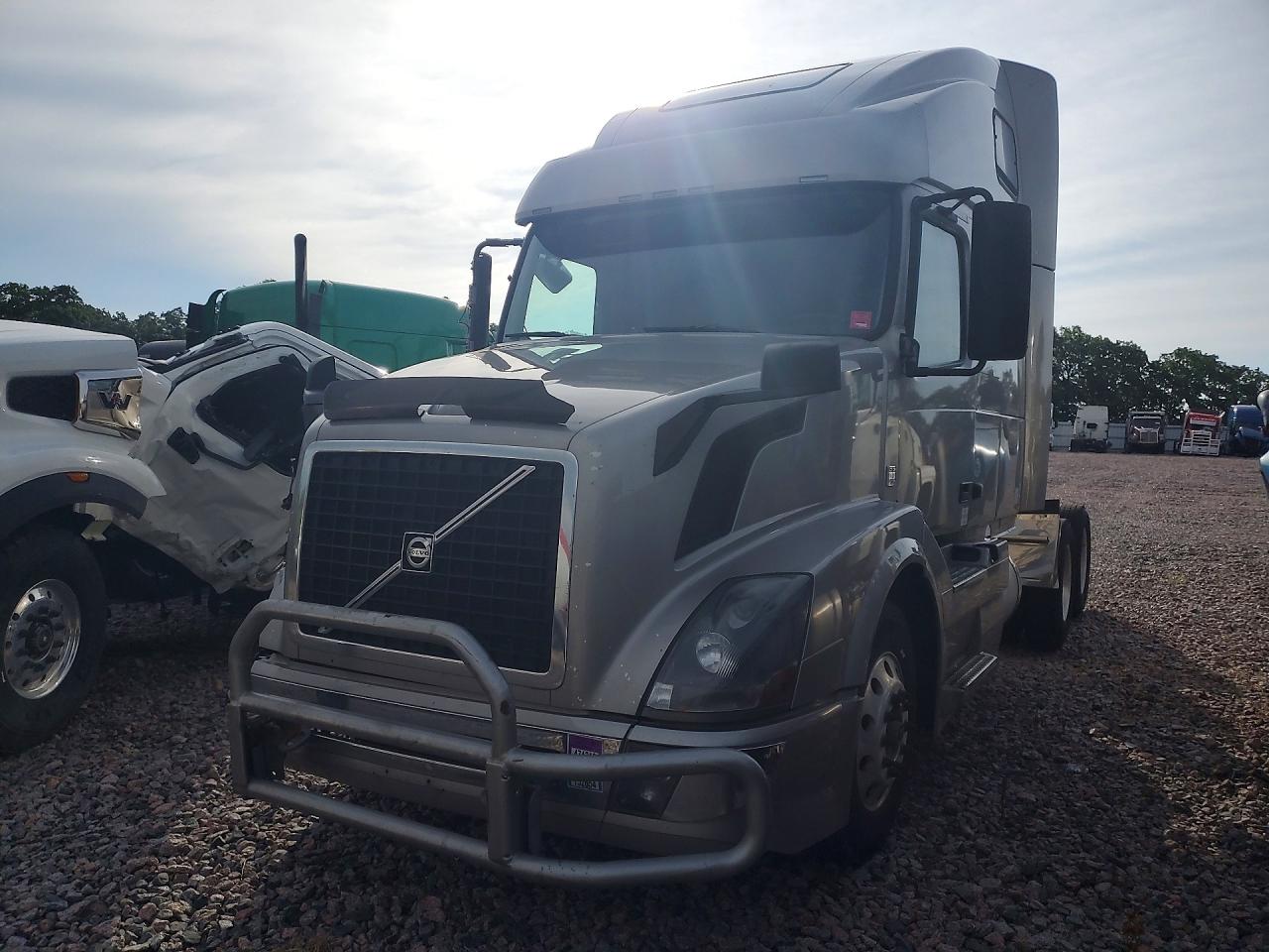 2017 VOLVO VN