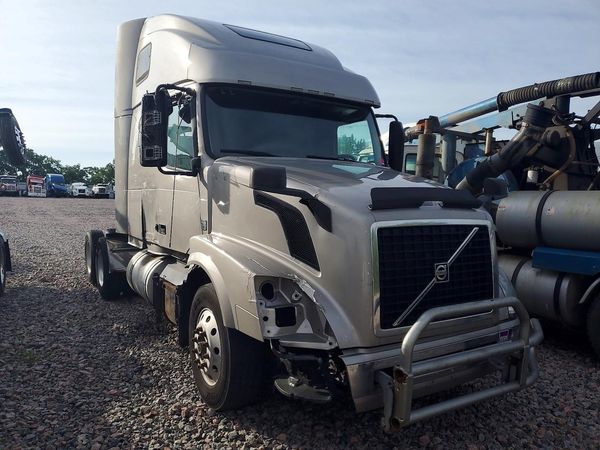 2017 VOLVO VN