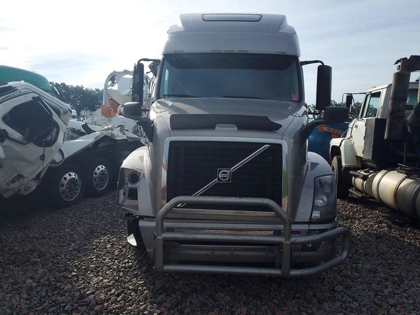2017 VOLVO VN
