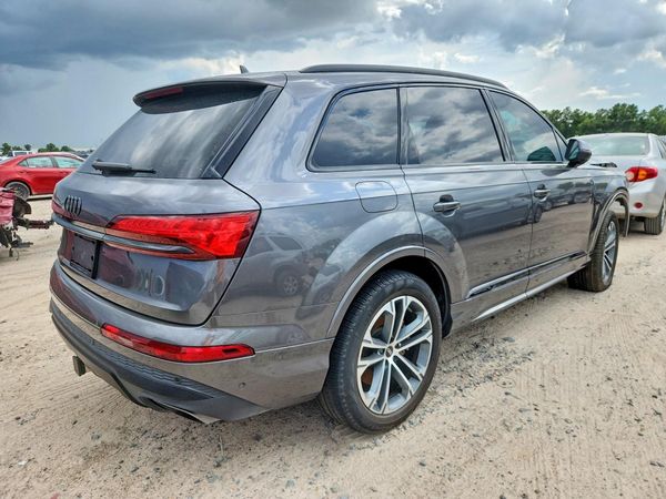 2025 AUDI Q7 quattro Premium Plus