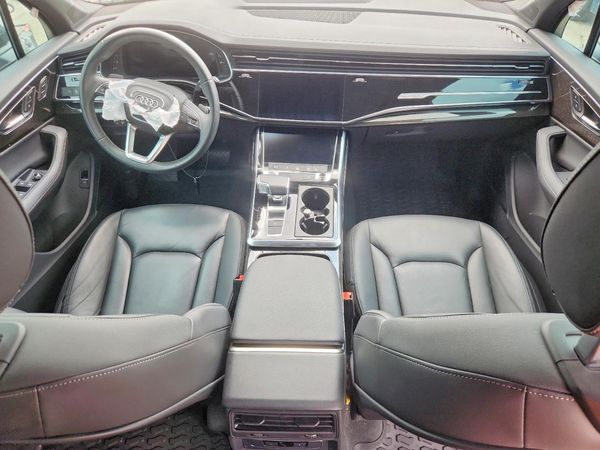 2025 AUDI Q7 quattro Premium Plus