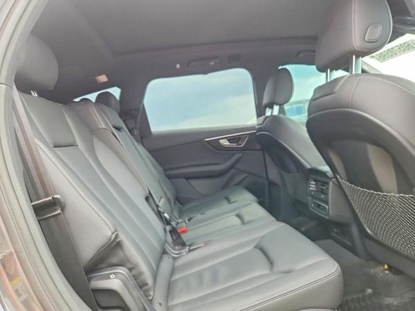 2025 AUDI Q7 quattro Premium Plus