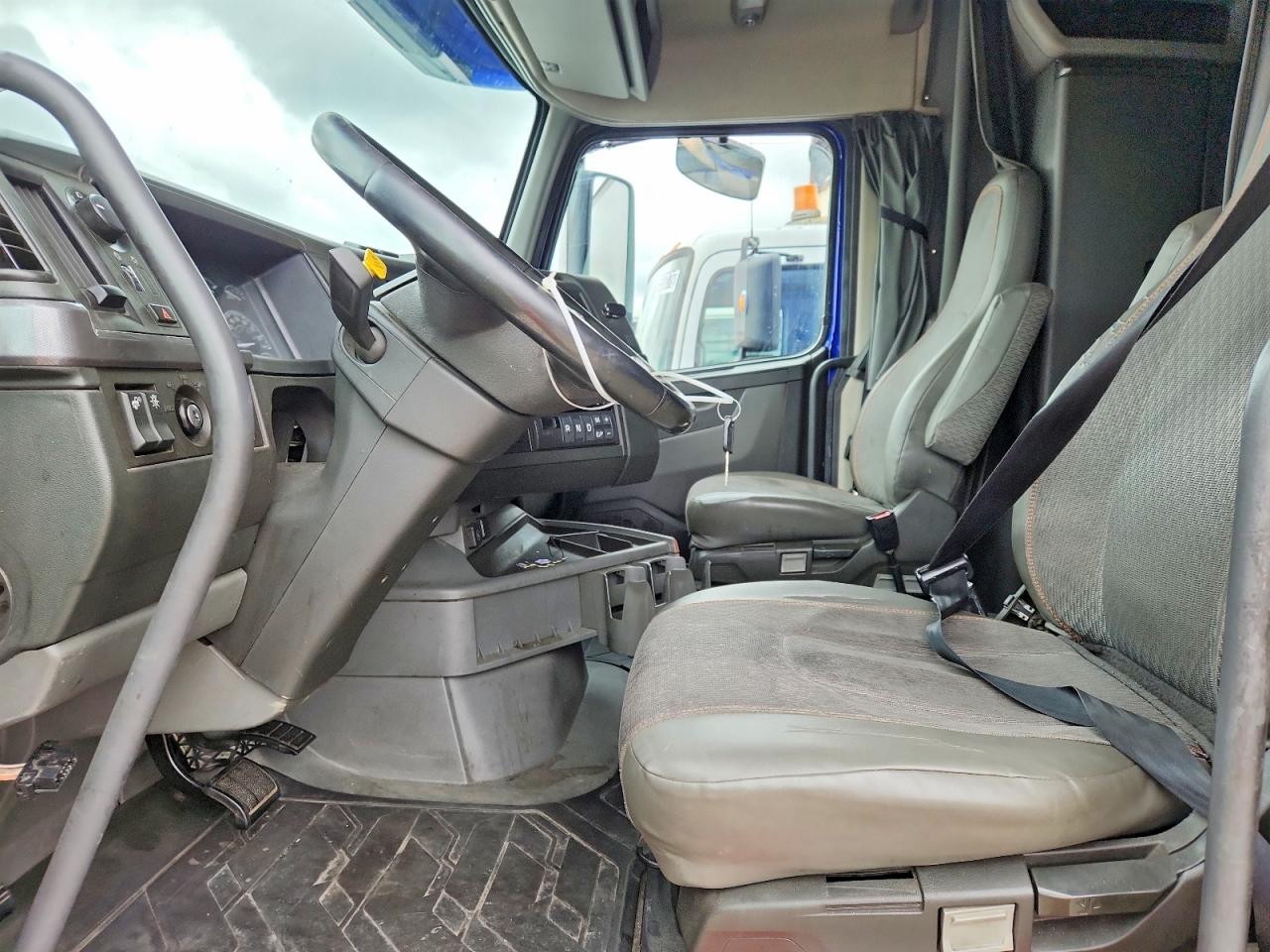 2020 VOLVO VN