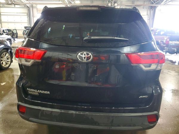2018 TOYOTA HIGHLANDER LE/LE Plus
