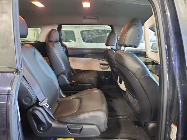 2022 KIA CARNIVAL LX, LX Seat Package