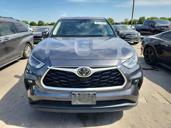 2022 TOYOTA HIGHLANDER LE