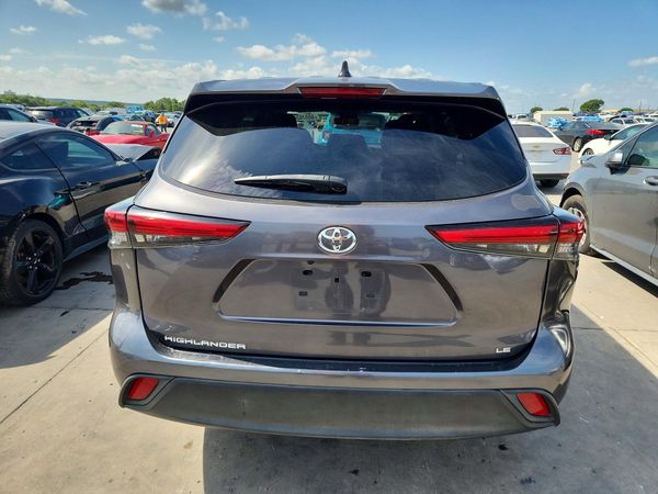 2022 TOYOTA HIGHLANDER LE