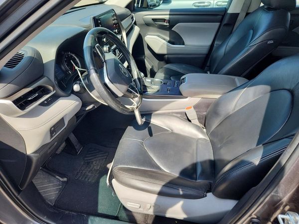 2022 TOYOTA HIGHLANDER LE