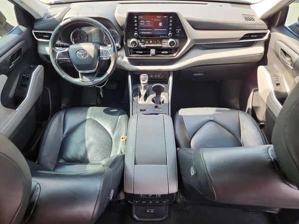 2022 TOYOTA HIGHLANDER LE