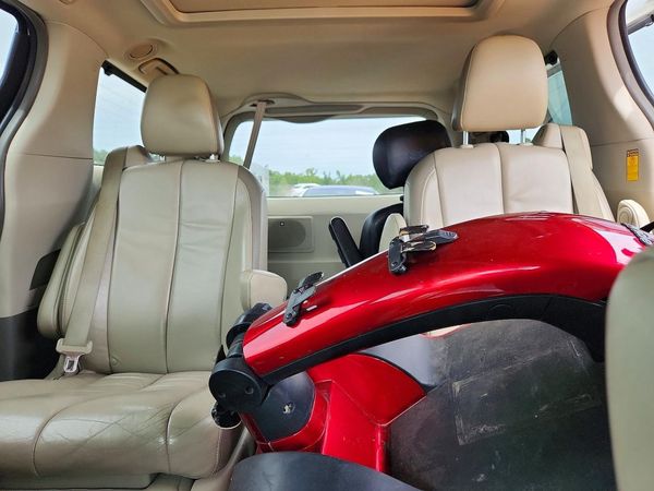 2014 TOYOTA SIENNA