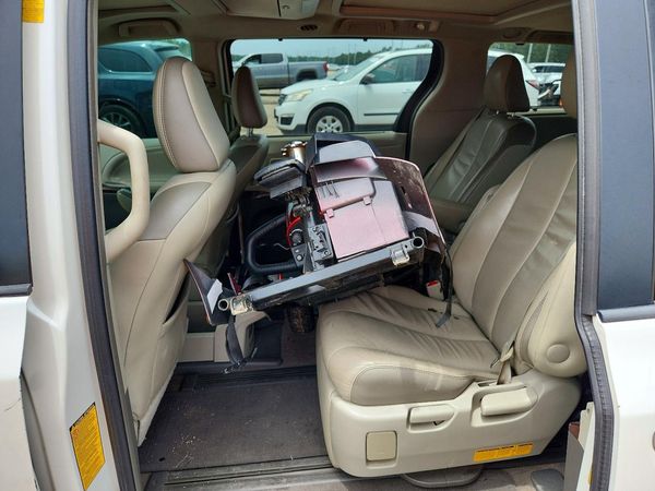 2014 TOYOTA SIENNA