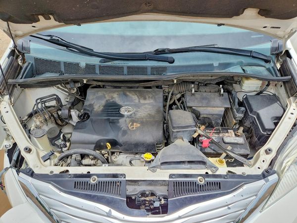 2014 TOYOTA SIENNA
