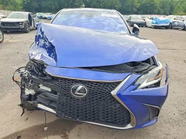 2019 LEXUS ES