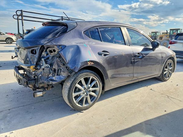 2018 MAZDA 3 Touring