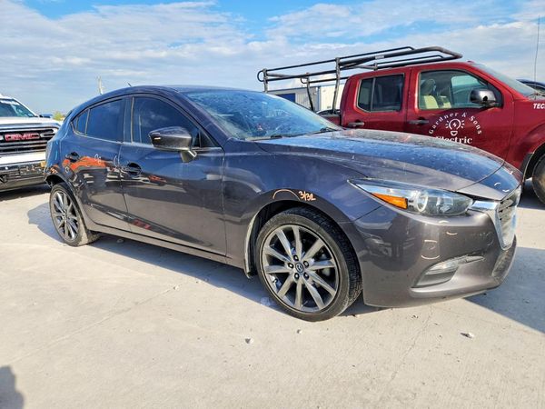 2018 MAZDA 3 Touring