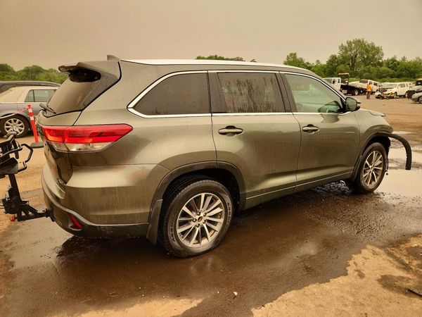 2018 TOYOTA HIGHLANDER SE/XLE