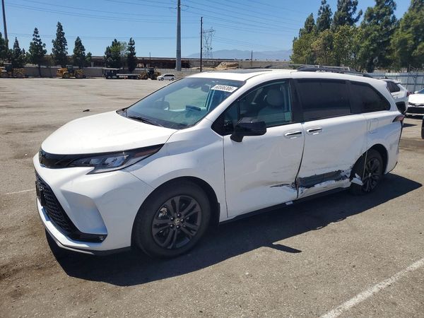 2026 TOYOTA SIENNA XSE