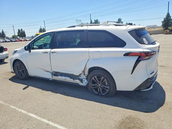 2026 TOYOTA SIENNA XSE