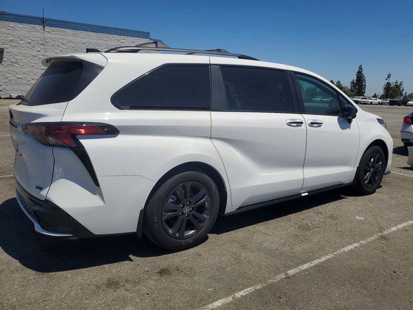 2026 TOYOTA SIENNA XSE