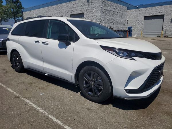 2026 TOYOTA SIENNA XSE