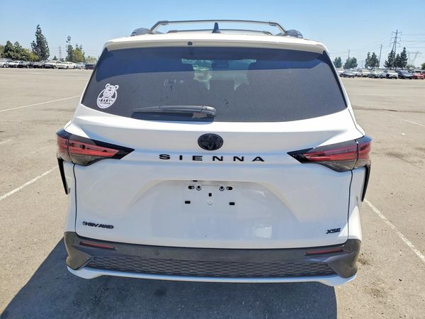 2026 TOYOTA SIENNA XSE