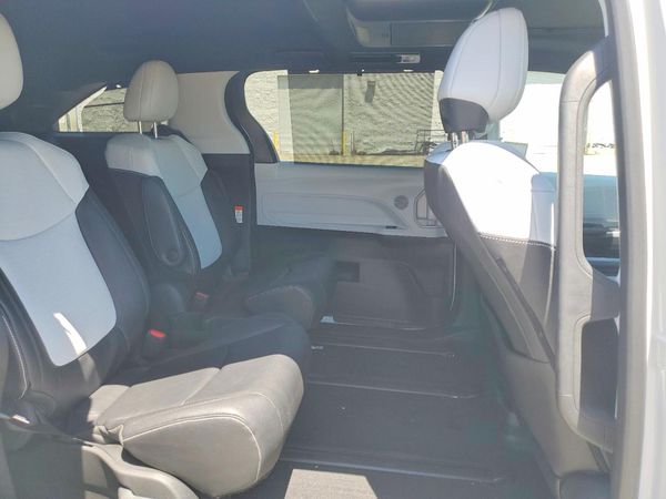 2026 TOYOTA SIENNA XSE