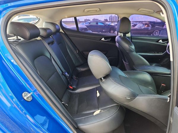 2019 KIA STINGER Base