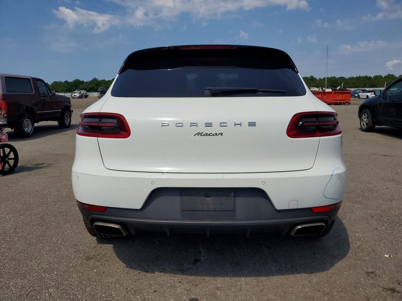2017 PORSCHE MACAN