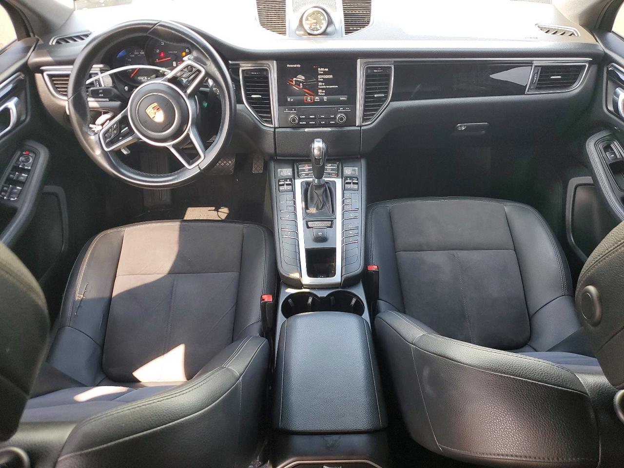 2017 PORSCHE MACAN