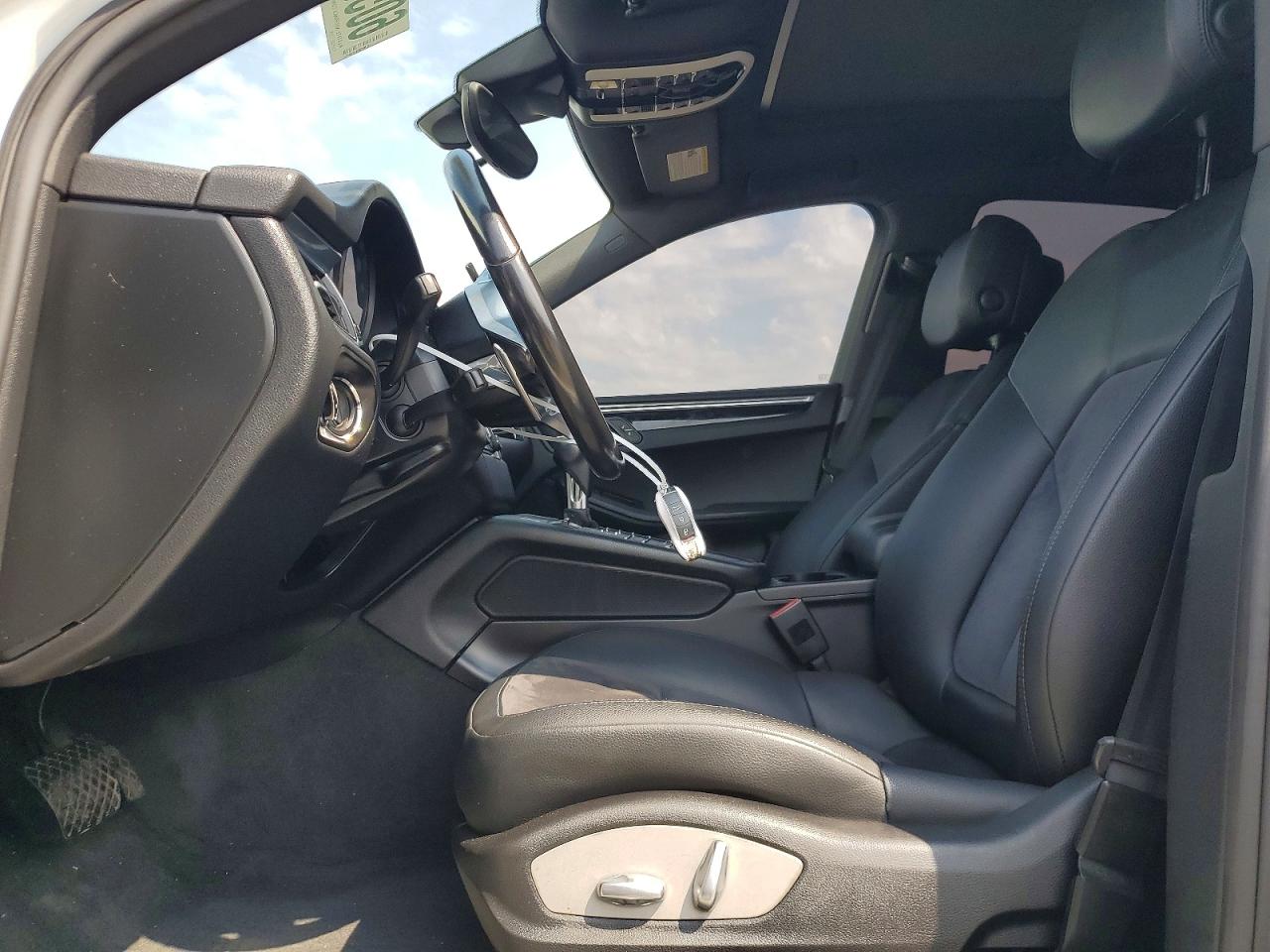 2017 PORSCHE MACAN