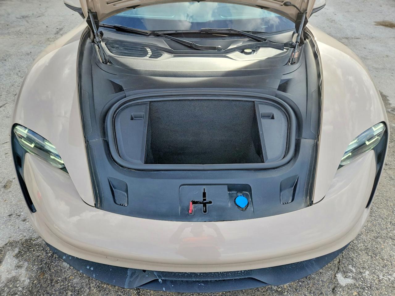2024 PORSCHE TAYCAN
