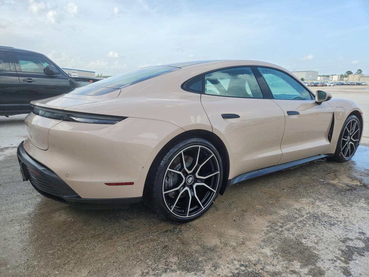 2024 PORSCHE TAYCAN